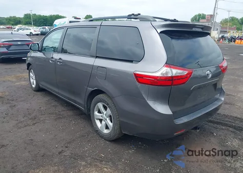 2015 Toyota Sienna Le 8 Passenger z USA, uszkodzony, nr VIN 5TDKK3DC3FS685223